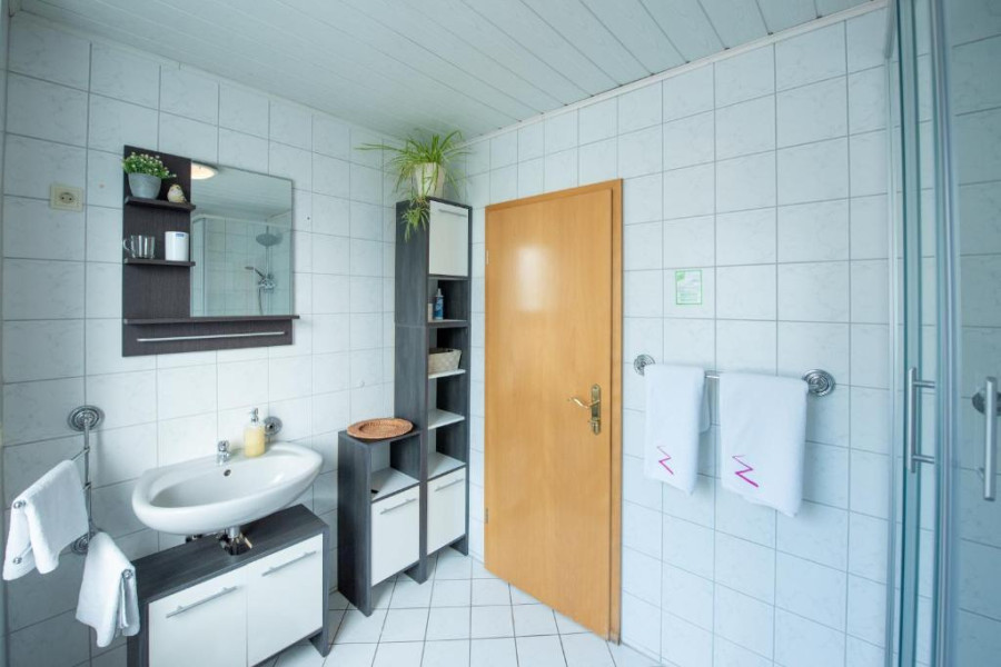 Wild West Gasthaus - Room with double bed - private bathroom 2